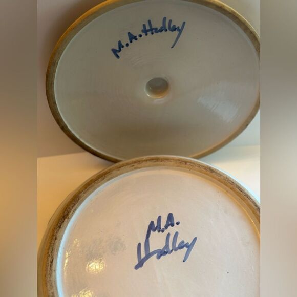 Signed M.A Hadley casserole dish - Picture 7 of 12